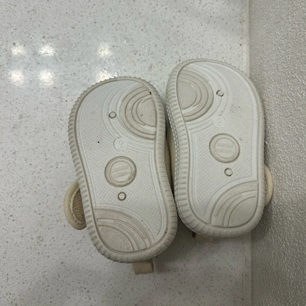 🌺 Kids Cream Canvas Shoes. Gender neutral shoes for baby boy and girl. Size 2